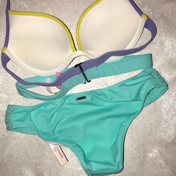 - 32B/XS SALE 🎉NWT VS PADDED HALTER BIKINI S… - Picture 8 of 11